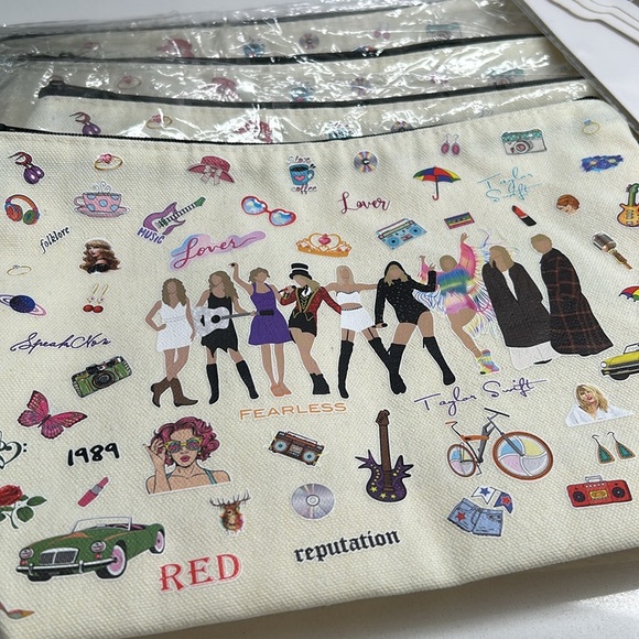 Taylor Swift Party Bundle Includes Wall Tapestry & Party Garland New Product - Picture 10 of 11